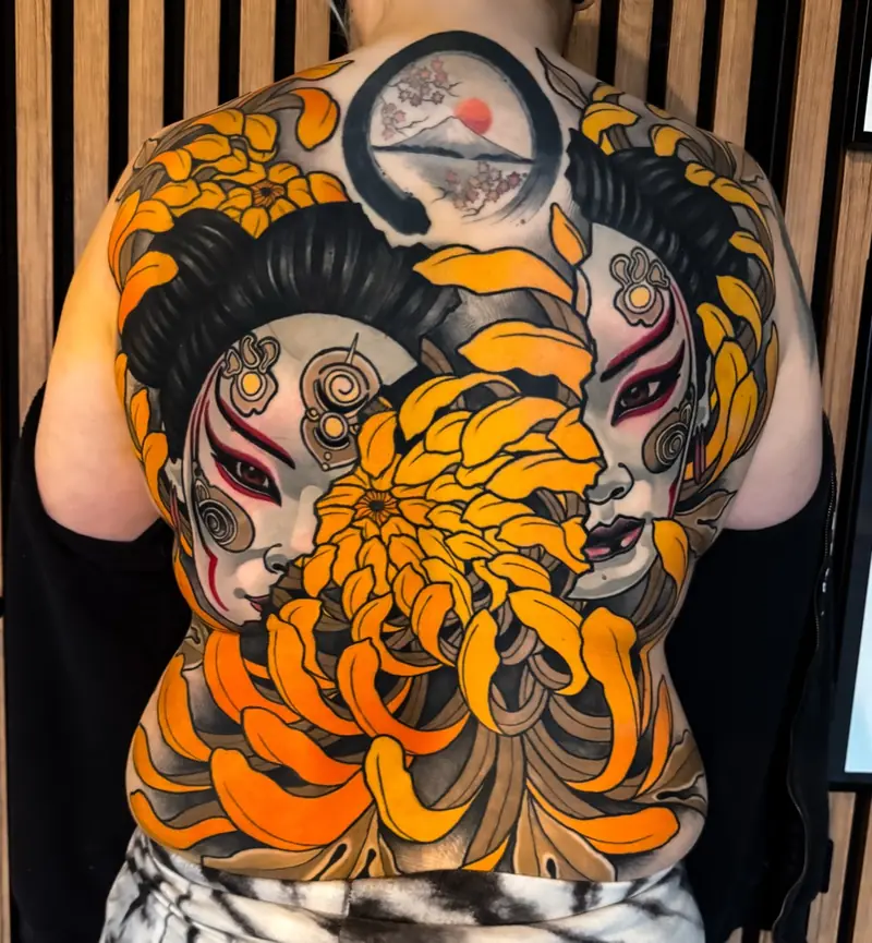 Bold neo-traditional tattoo by Alex Garcia, Cobra Gold Balen