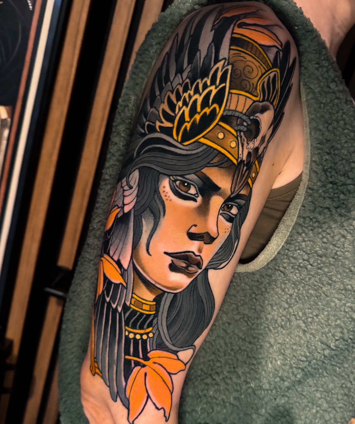 Neotraditional krijgsvrouw tattoo door Alex, Cobra Gold Tattoo Studio in Balen