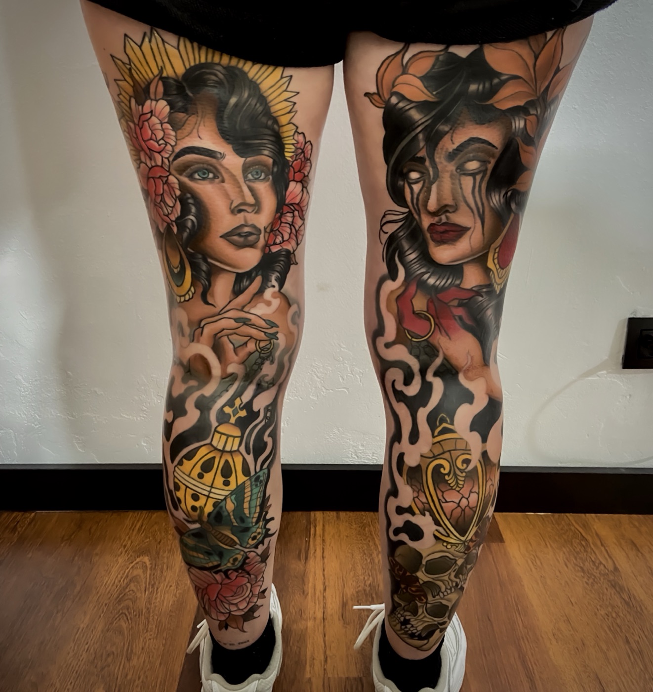 Japanese geisha beentattoos door Naomy K., Cobra Gold Tattoo Studio in Balen