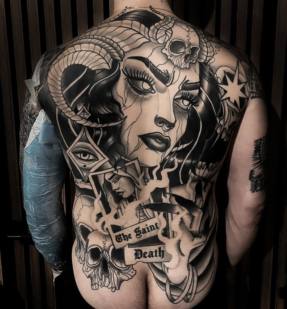 Blackwork tattoo laten zetten bij Cobra Gold in Balen