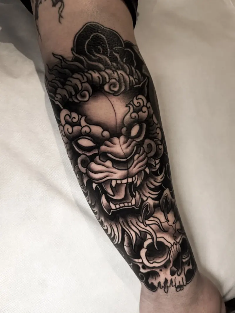 Japanese black and grey foo dog tattoo by Naomy K., Cobra Gold Balen